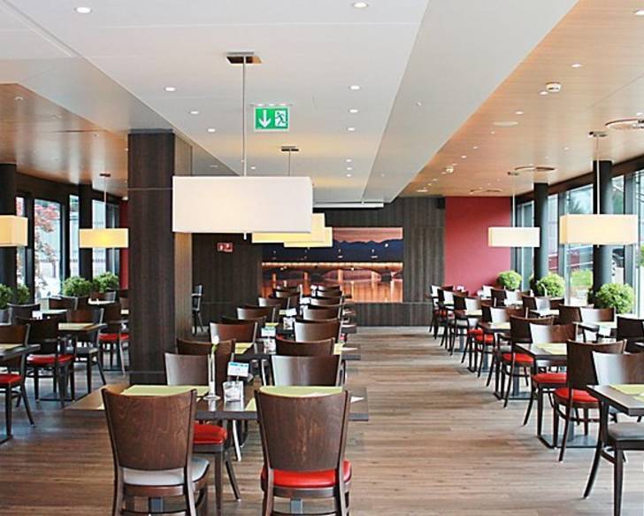 Holiday Inn Express Zürich Airport Rümlang Parken www.dayrooms.com