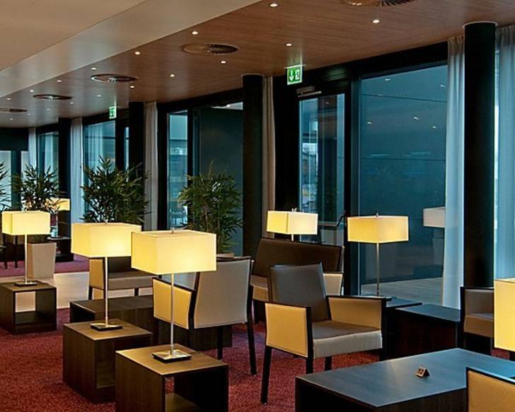 Holiday Inn Express Zürich Airport Rümlang Parken www.dayrooms.com